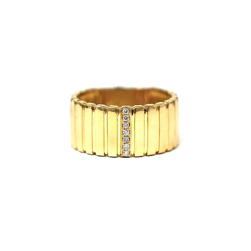 Deluxe Pleated Pavé Band